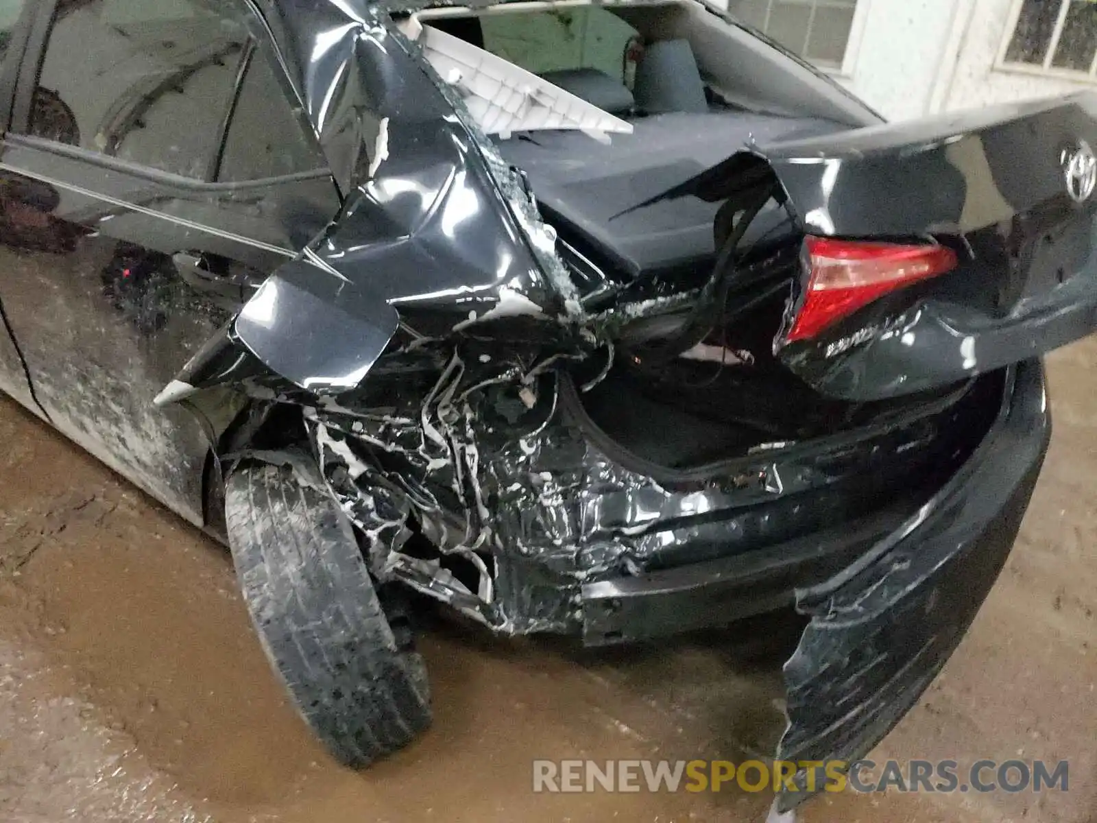 9 Photograph of a damaged car 2T1BURHE6KC202867 TOYOTA COROLLA 2019