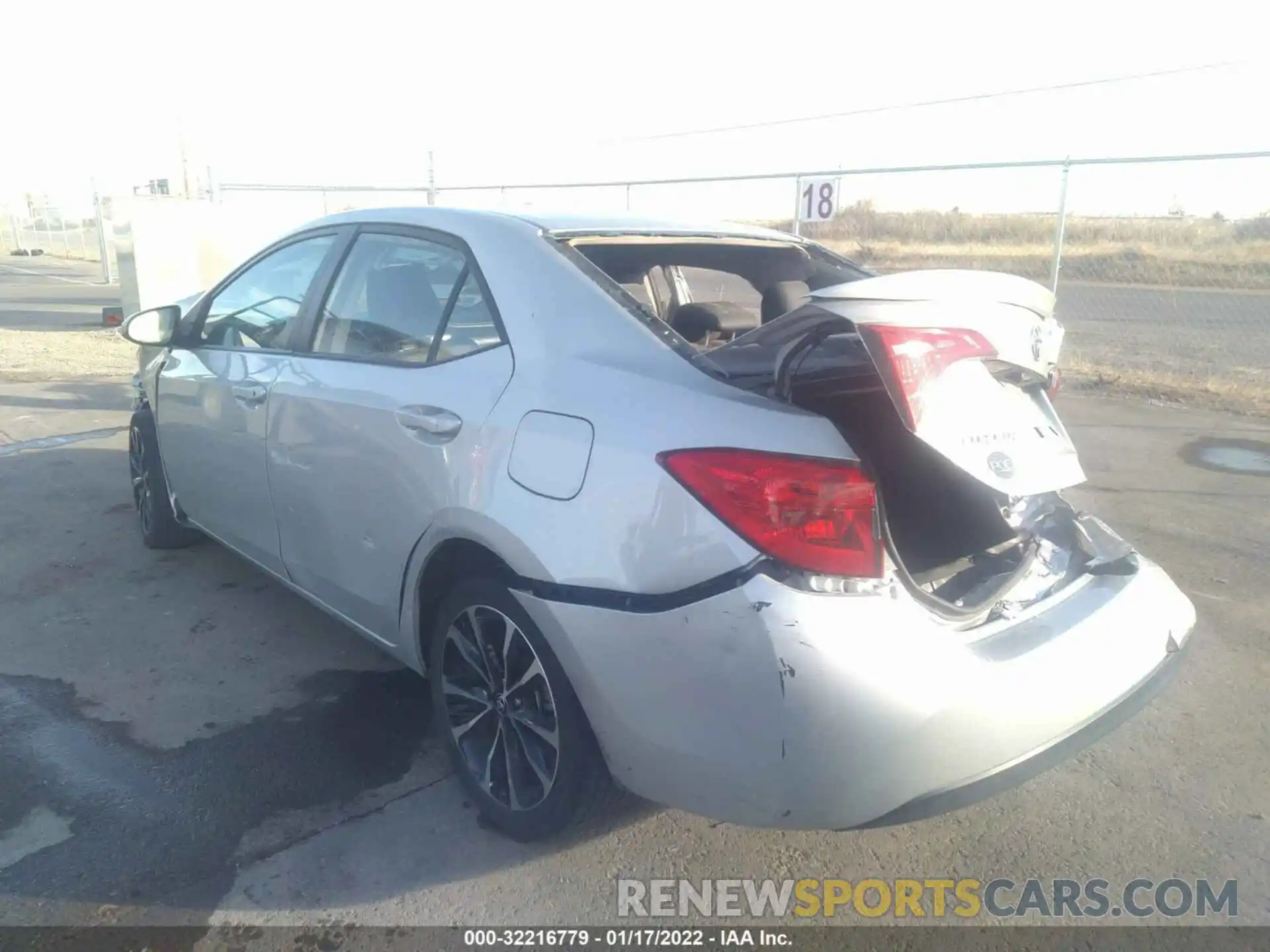 3 Photograph of a damaged car 2T1BURHE6KC203050 TOYOTA COROLLA 2019