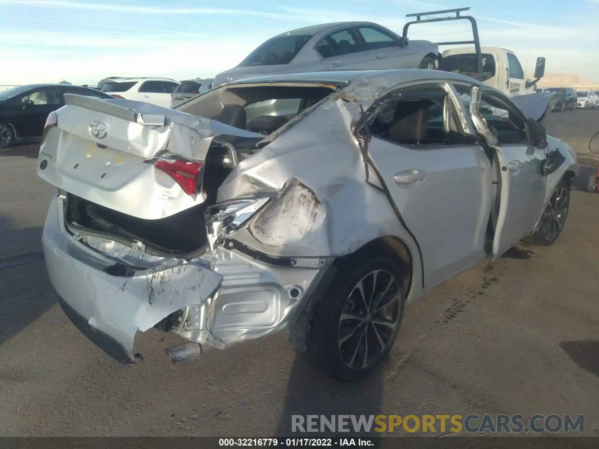 4 Photograph of a damaged car 2T1BURHE6KC203050 TOYOTA COROLLA 2019