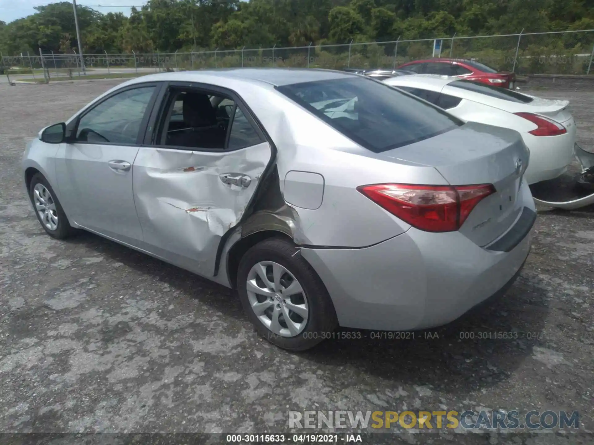 3 Photograph of a damaged car 2T1BURHE6KC203131 TOYOTA COROLLA 2019