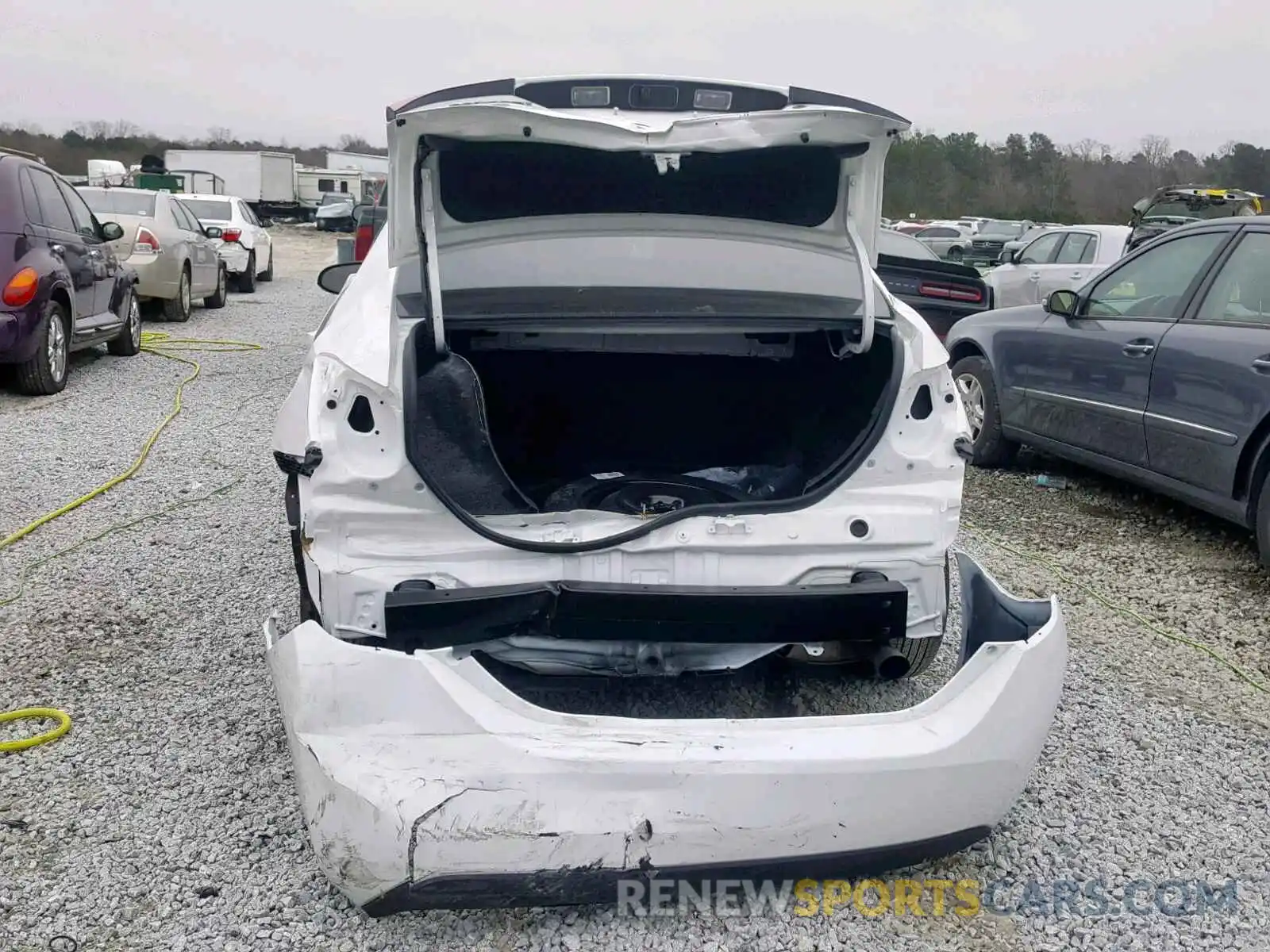 9 Photograph of a damaged car 2T1BURHE6KC203405 TOYOTA COROLLA 2019