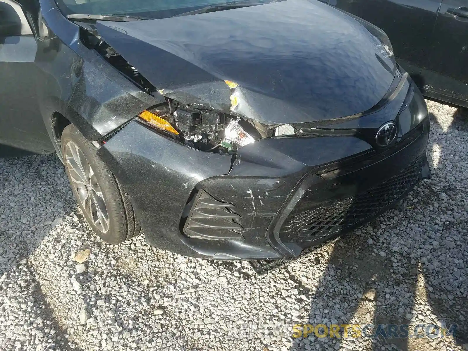 9 Photograph of a damaged car 2T1BURHE6KC203470 TOYOTA COROLLA 2019