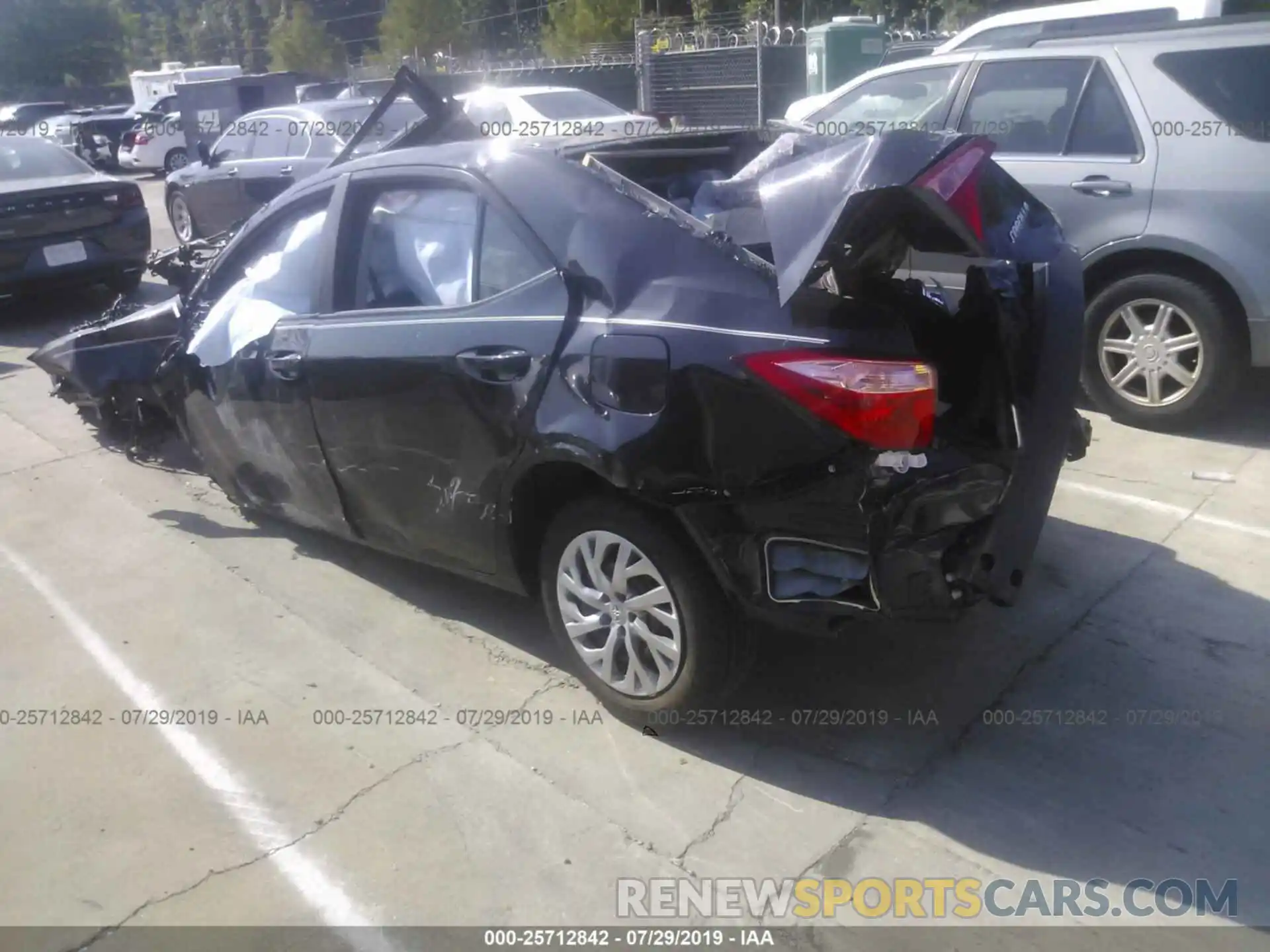 3 Photograph of a damaged car 2T1BURHE6KC206434 TOYOTA COROLLA 2019