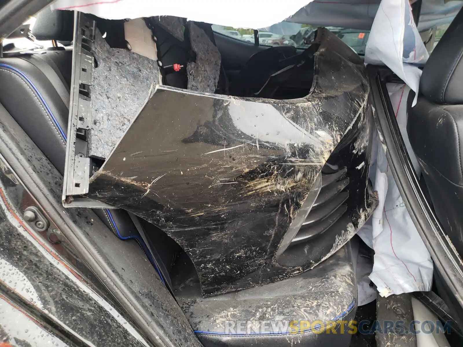 6 Photograph of a damaged car 2T1BURHE6KC206627 TOYOTA COROLLA 2019