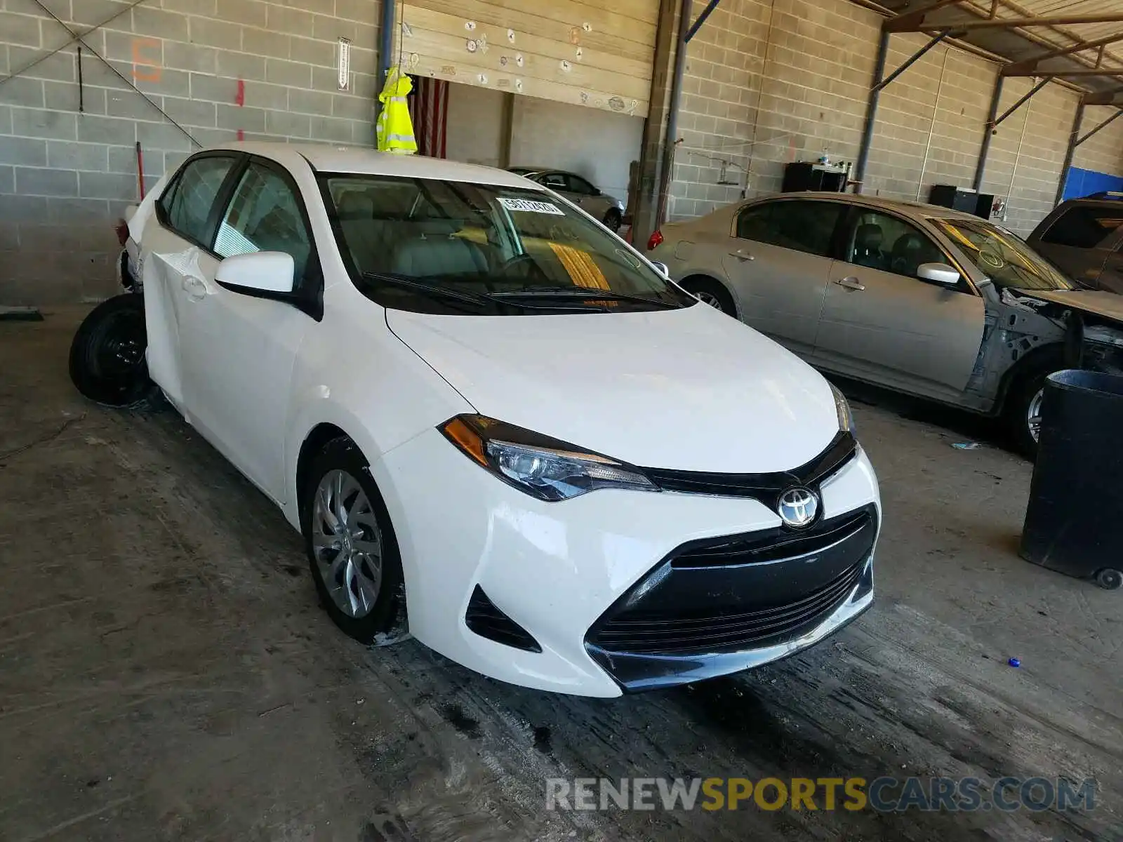 1 Photograph of a damaged car 2T1BURHE6KC206854 TOYOTA COROLLA 2019