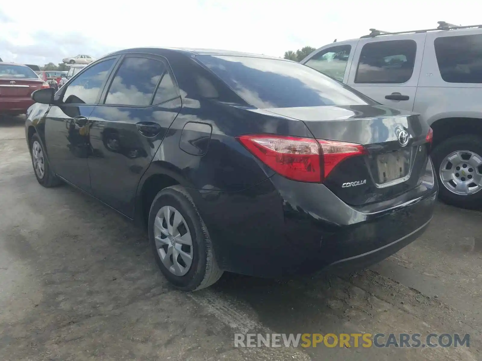 3 Photograph of a damaged car 2T1BURHE6KC207261 TOYOTA COROLLA 2019