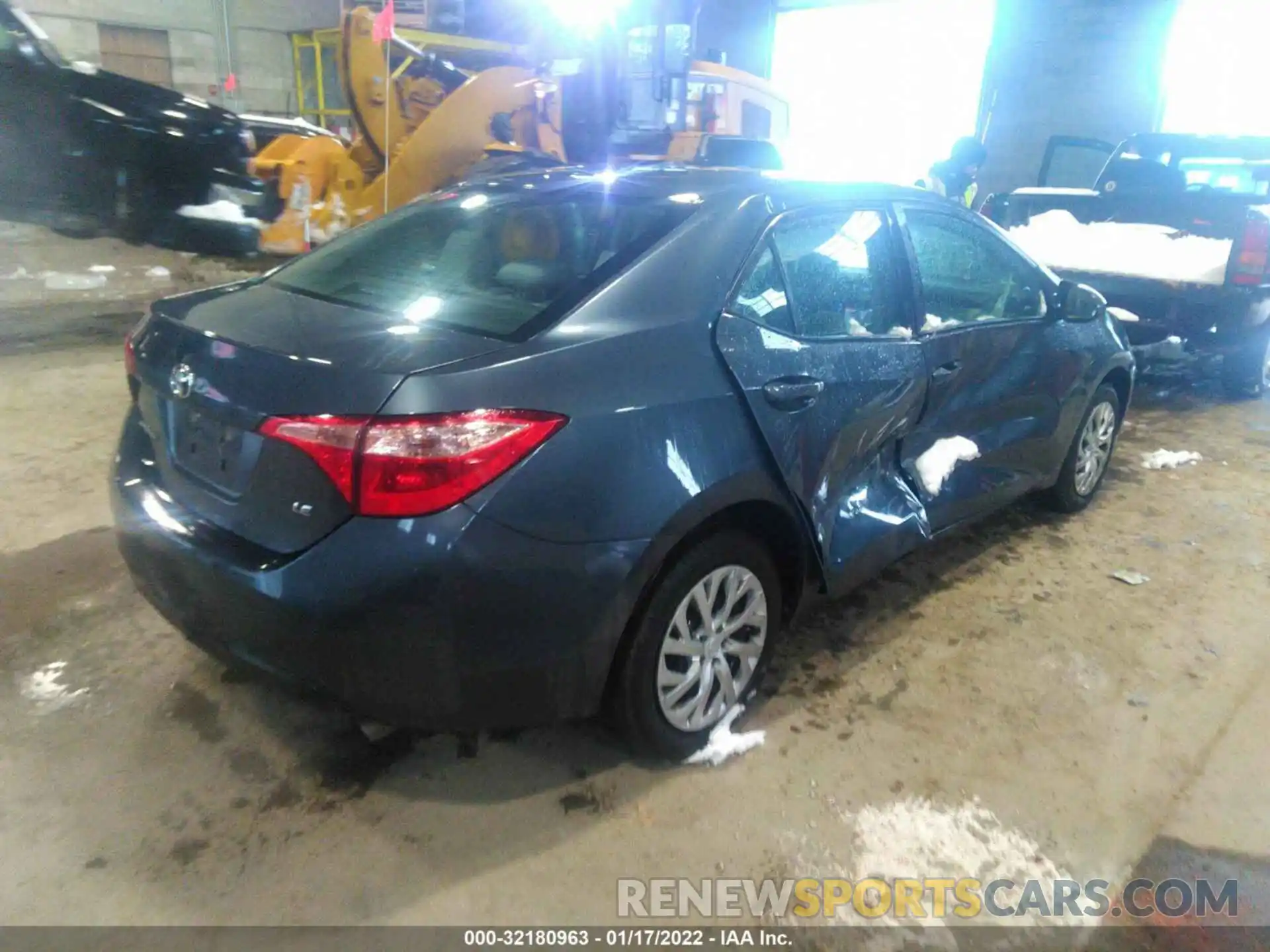 4 Photograph of a damaged car 2T1BURHE6KC209625 TOYOTA COROLLA 2019