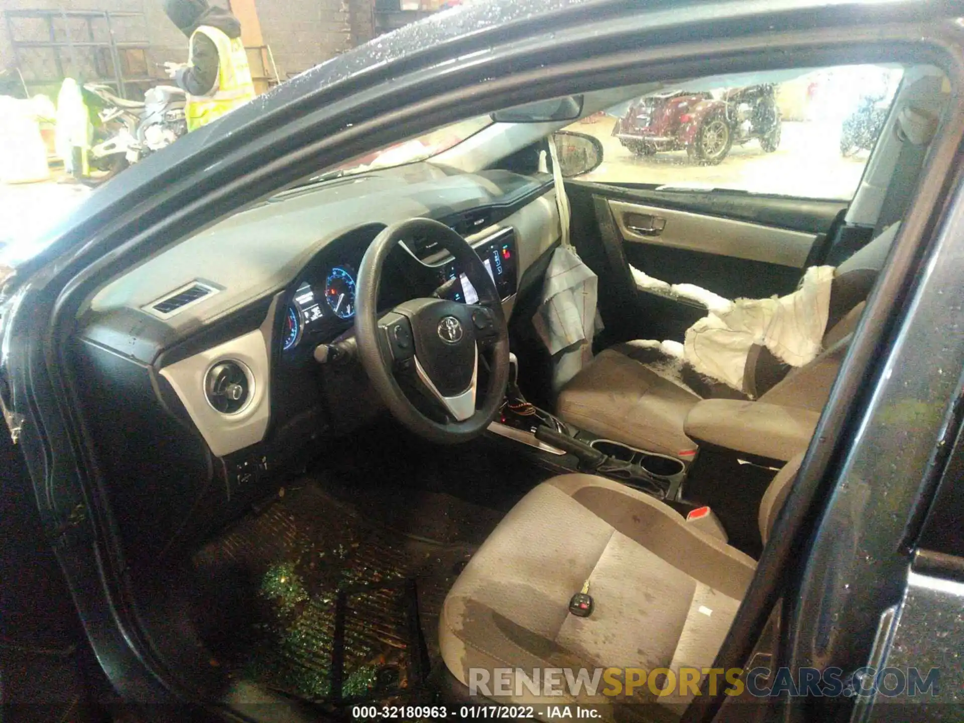 5 Photograph of a damaged car 2T1BURHE6KC209625 TOYOTA COROLLA 2019