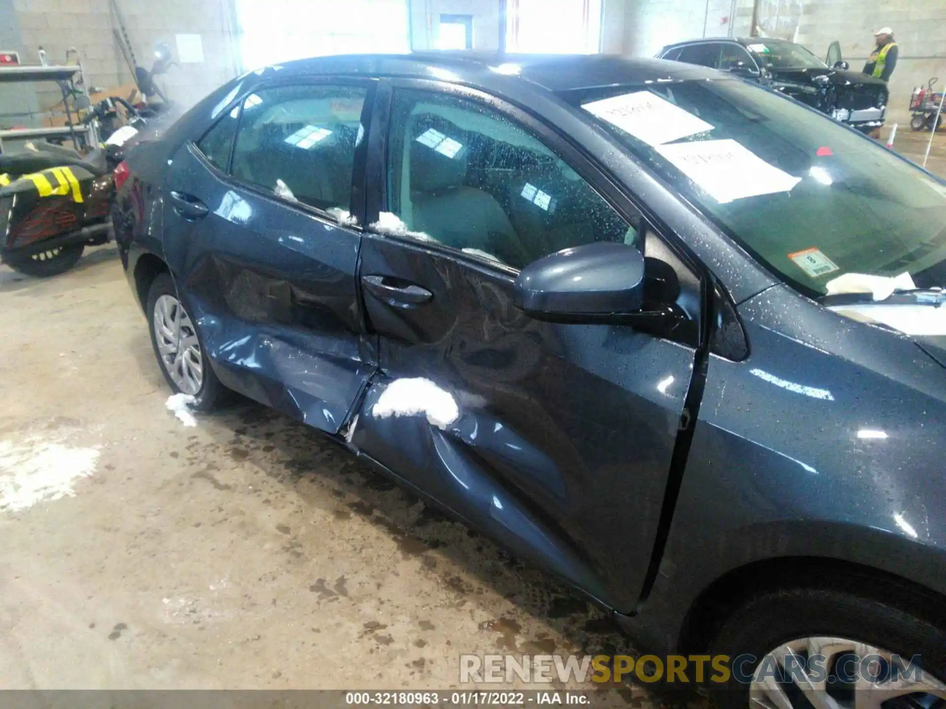 6 Photograph of a damaged car 2T1BURHE6KC209625 TOYOTA COROLLA 2019