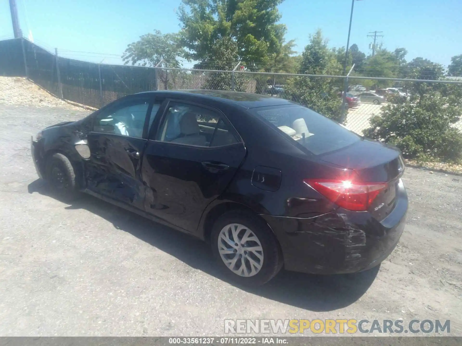 3 Photograph of a damaged car 2T1BURHE6KC209690 TOYOTA COROLLA 2019