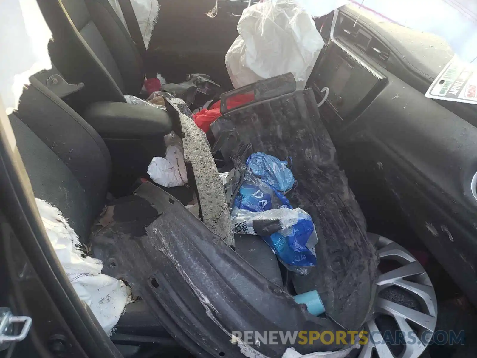 5 Photograph of a damaged car 2T1BURHE6KC209964 TOYOTA COROLLA 2019