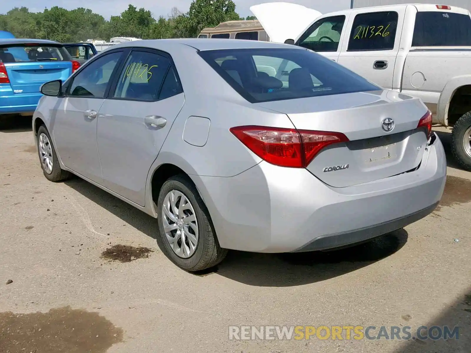 3 Photograph of a damaged car 2T1BURHE6KC210337 TOYOTA COROLLA 2019