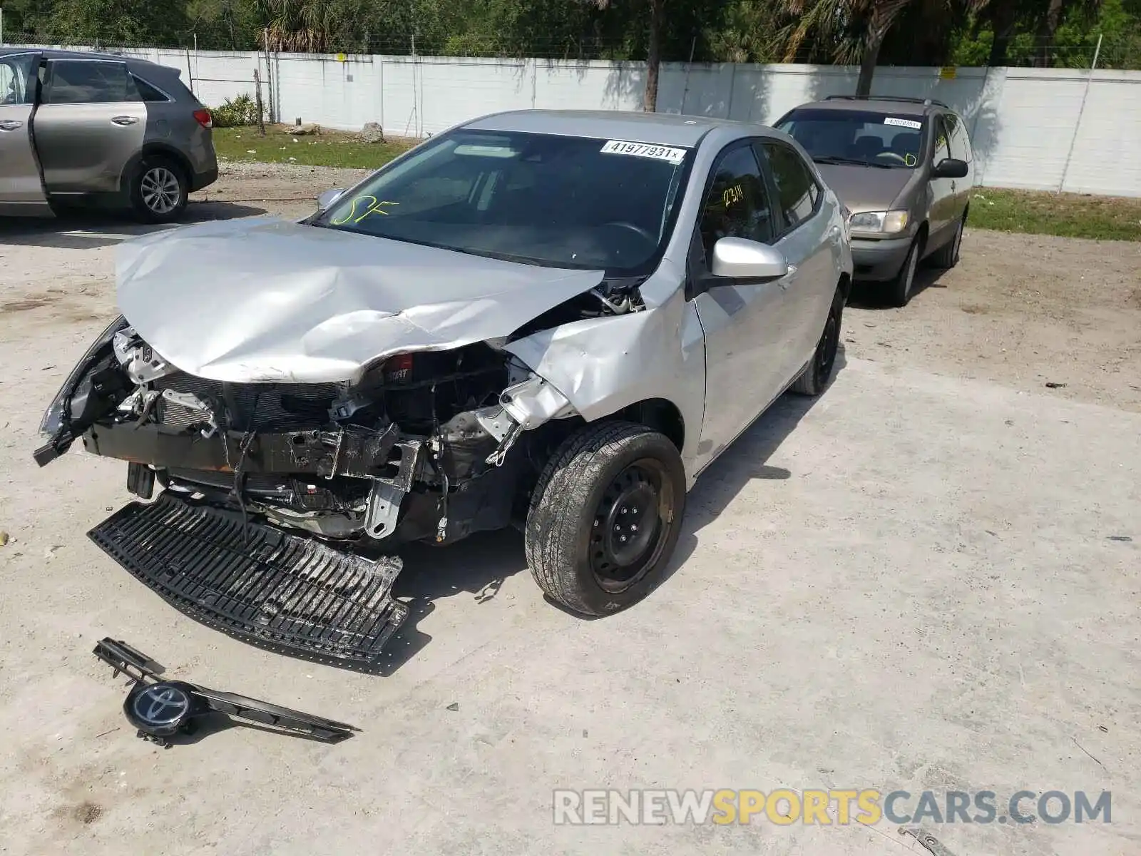 2 Photograph of a damaged car 2T1BURHE6KC210774 TOYOTA COROLLA 2019