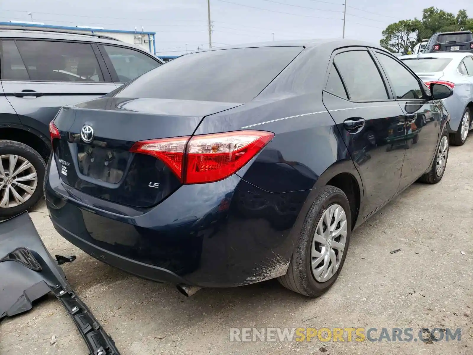 4 Photograph of a damaged car 2T1BURHE6KC211391 TOYOTA COROLLA 2019