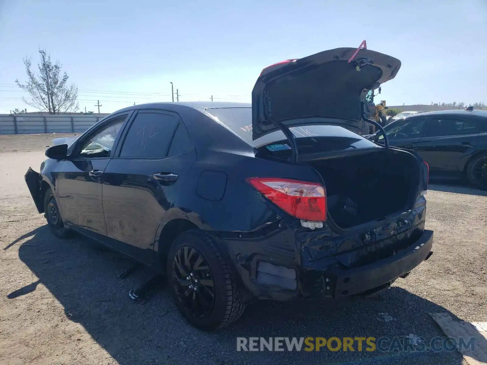 3 Photograph of a damaged car 2T1BURHE6KC212296 TOYOTA COROLLA 2019