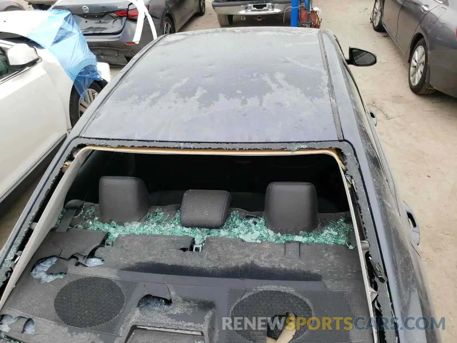 9 Photograph of a damaged car 2T1BURHE6KC213352 TOYOTA COROLLA 2019