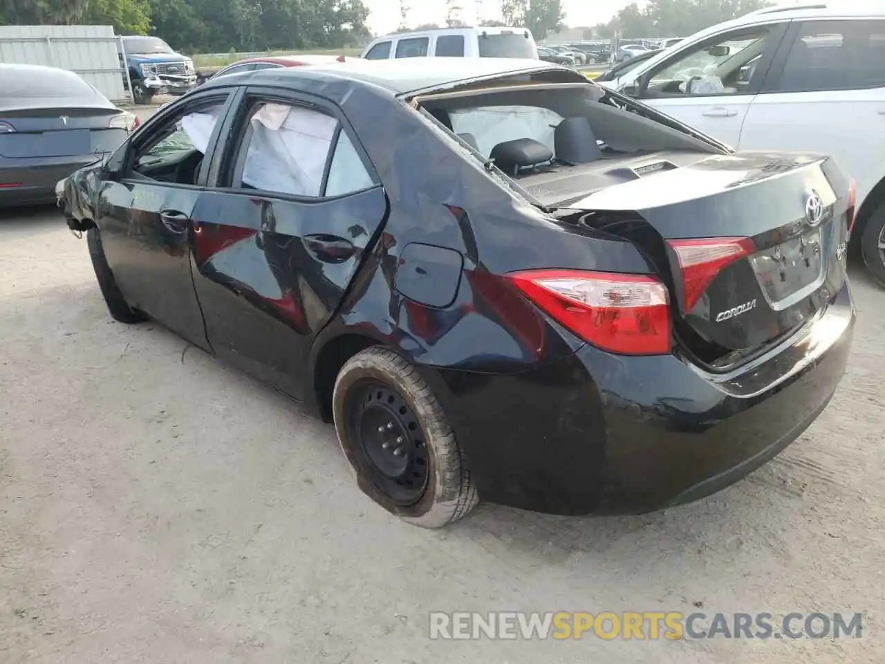 3 Photograph of a damaged car 2T1BURHE6KC213772 TOYOTA COROLLA 2019