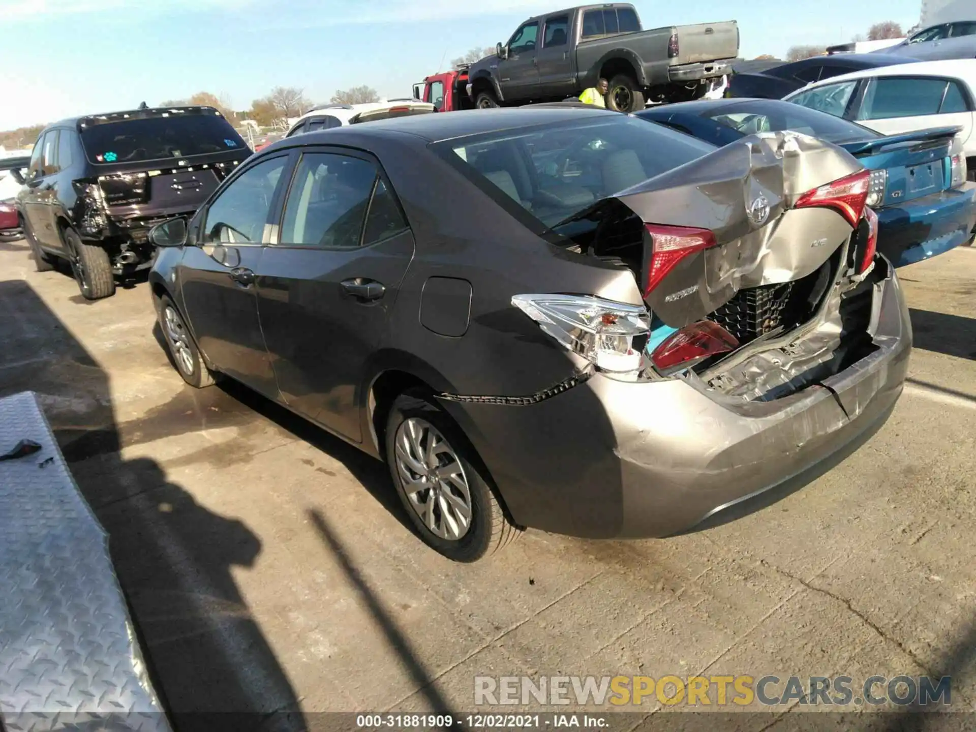 3 Photograph of a damaged car 2T1BURHE6KC214257 TOYOTA COROLLA 2019