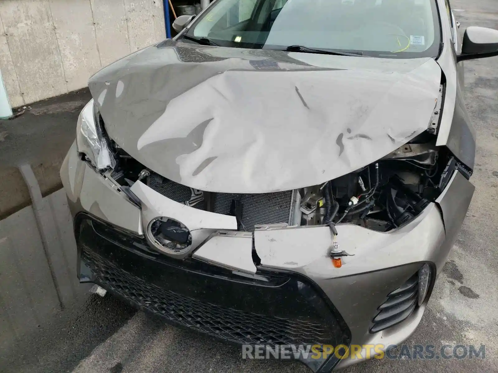 9 Photograph of a damaged car 2T1BURHE6KC214355 TOYOTA COROLLA 2019