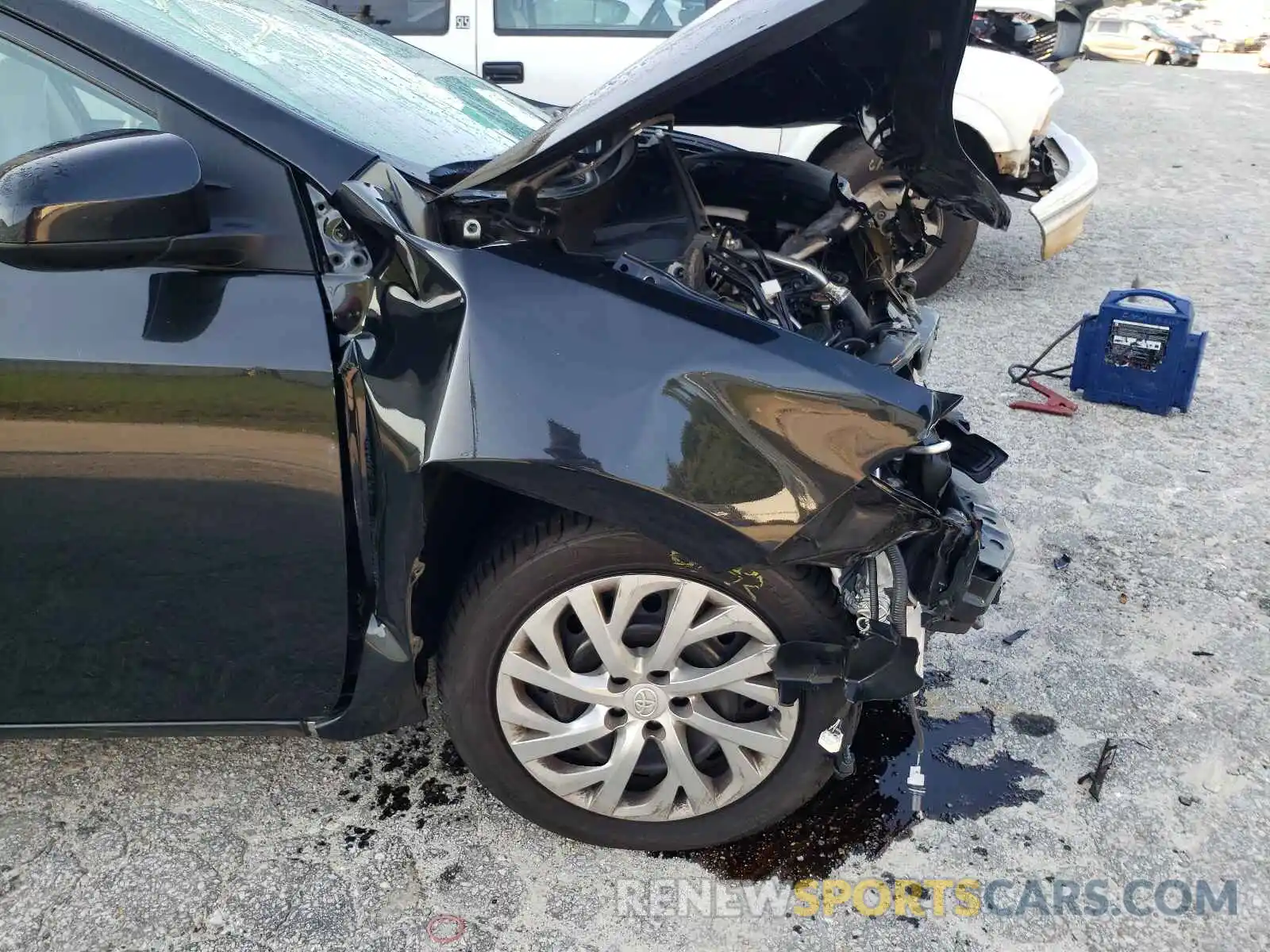 9 Photograph of a damaged car 2T1BURHE6KC214646 TOYOTA COROLLA 2019