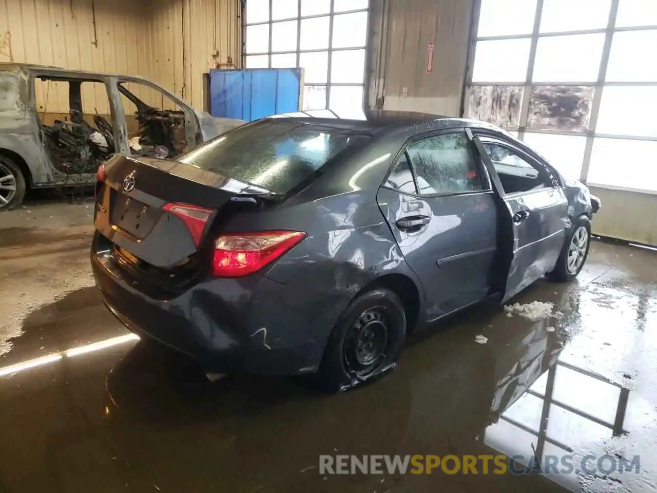 3 Photograph of a damaged car 2T1BURHE6KC220334 TOYOTA COROLLA 2019