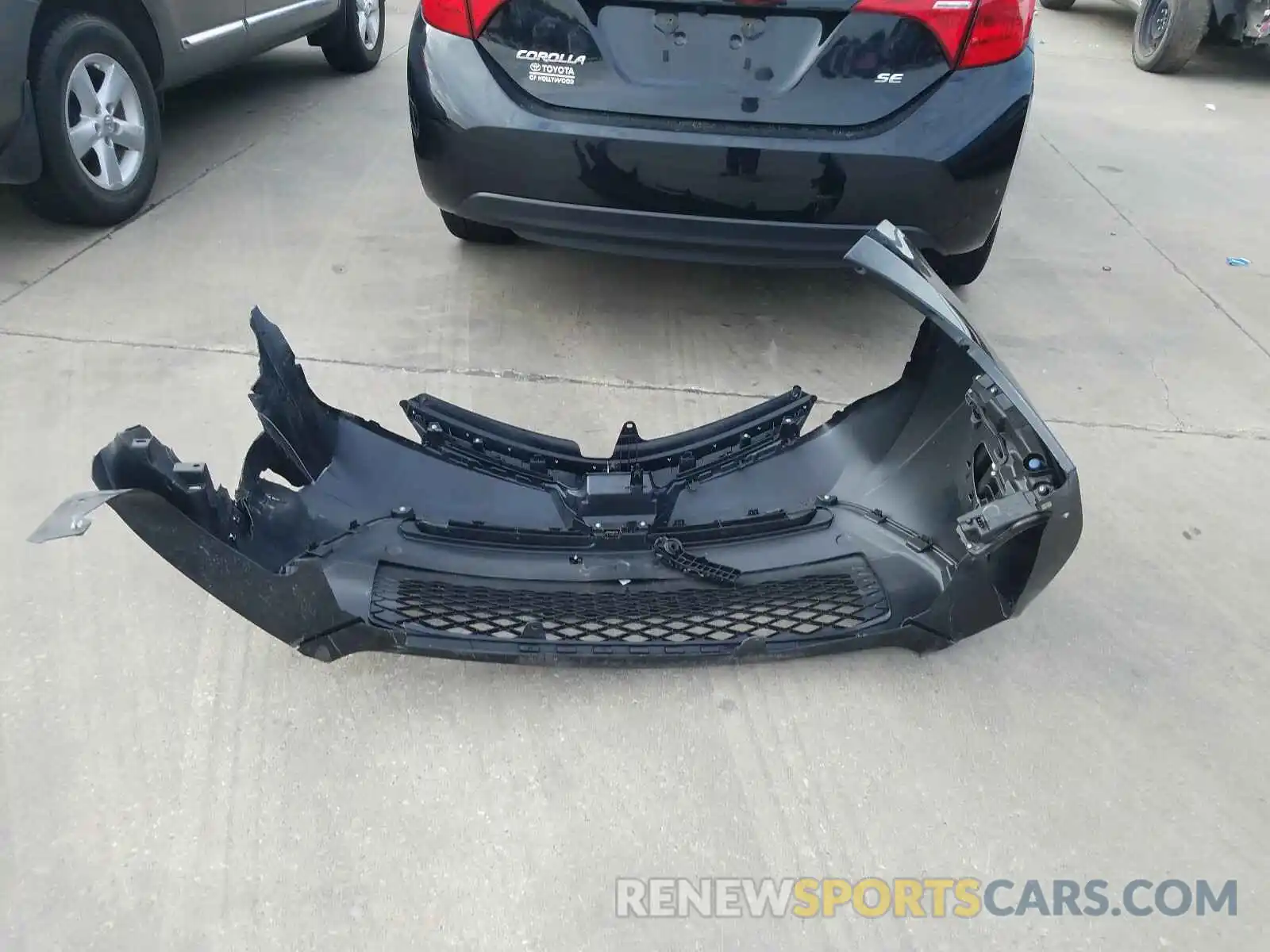 9 Photograph of a damaged car 2T1BURHE6KC221306 TOYOTA COROLLA 2019