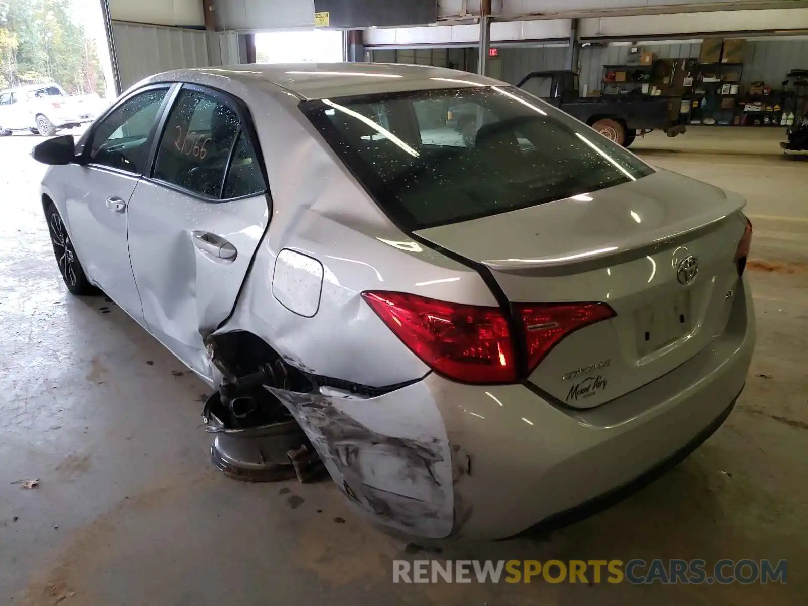 3 Photograph of a damaged car 2T1BURHE6KC221385 TOYOTA COROLLA 2019