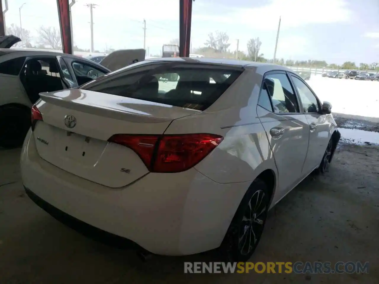 4 Photograph of a damaged car 2T1BURHE6KC221855 TOYOTA COROLLA 2019