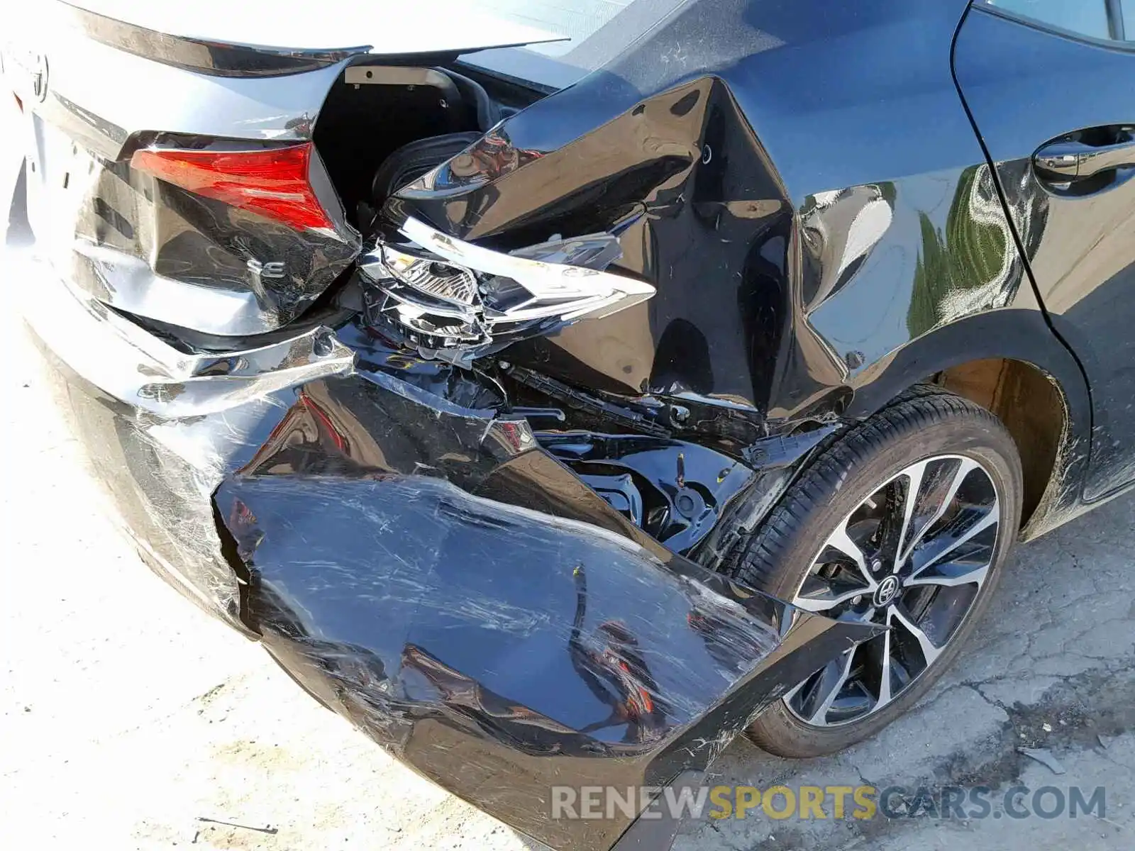 9 Photograph of a damaged car 2T1BURHE6KC222908 TOYOTA COROLLA 2019