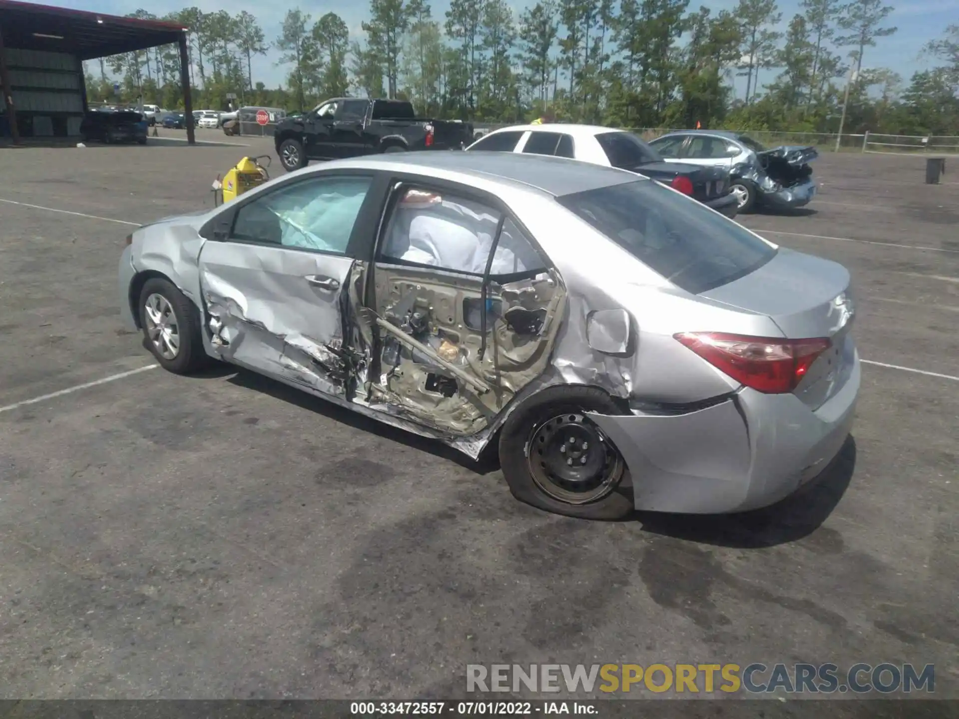 3 Photograph of a damaged car 2T1BURHE6KC224514 TOYOTA COROLLA 2019