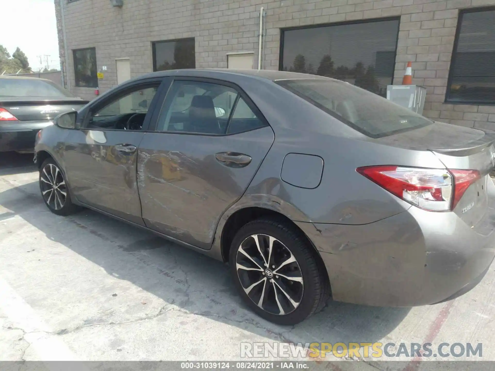 3 Photograph of a damaged car 2T1BURHE6KC233083 TOYOTA COROLLA 2019