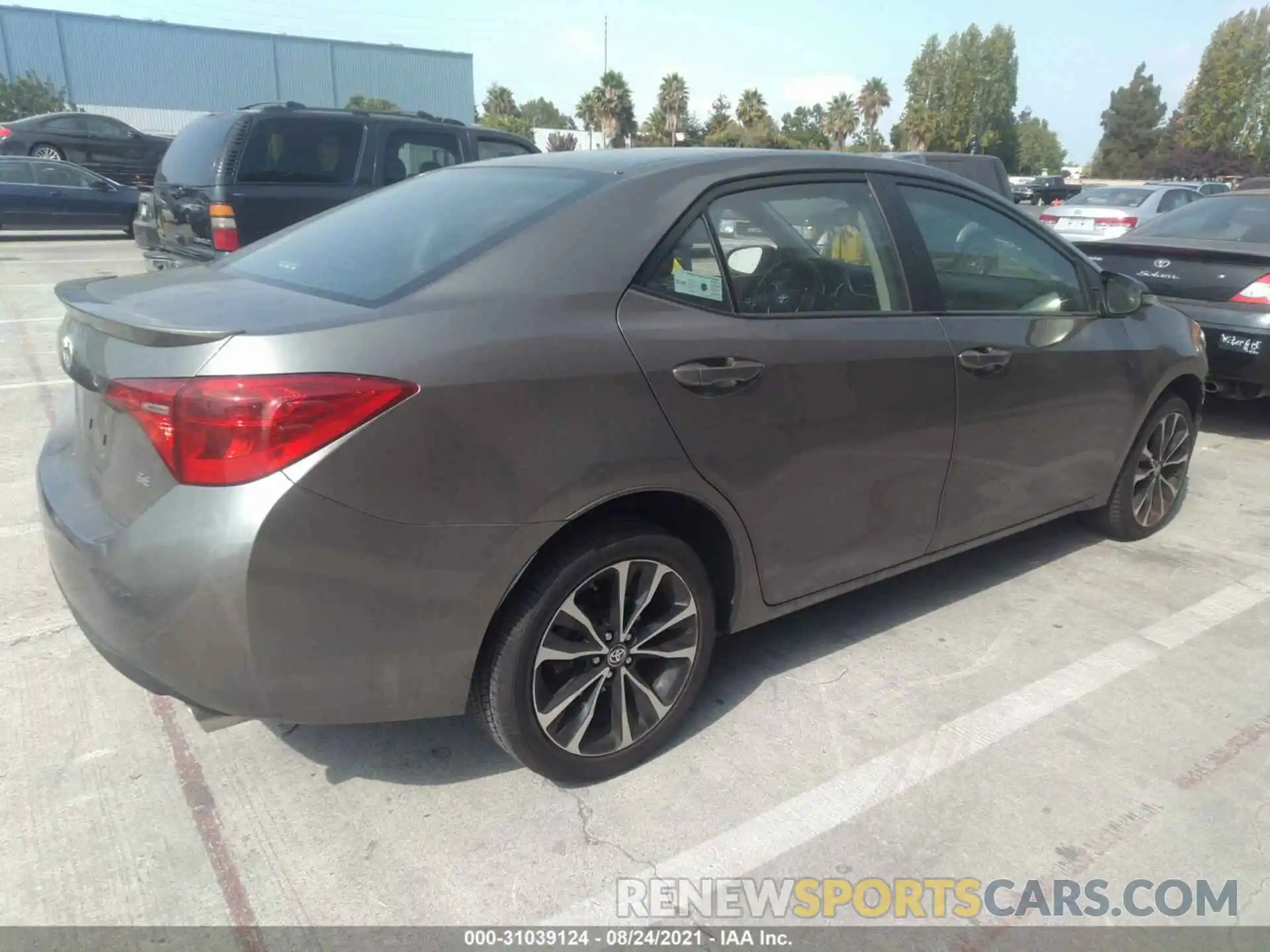 4 Photograph of a damaged car 2T1BURHE6KC233083 TOYOTA COROLLA 2019