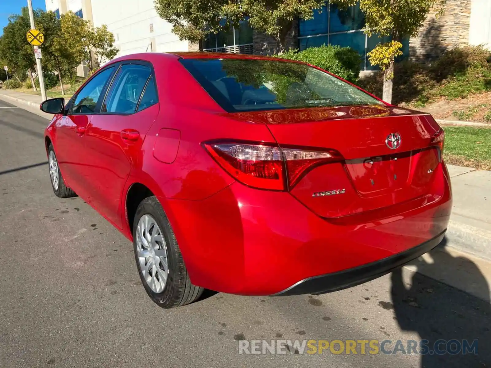 3 Photograph of a damaged car 2T1BURHE6KC233133 TOYOTA COROLLA 2019