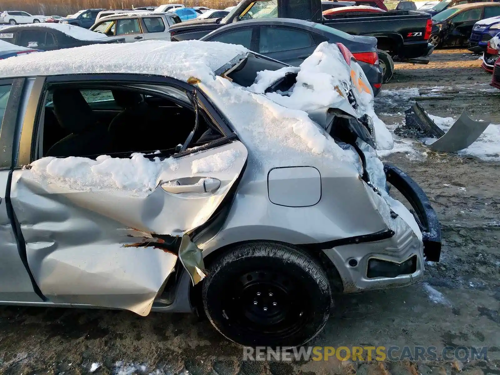 9 Photograph of a damaged car 2T1BURHE6KC238963 TOYOTA COROLLA 2019