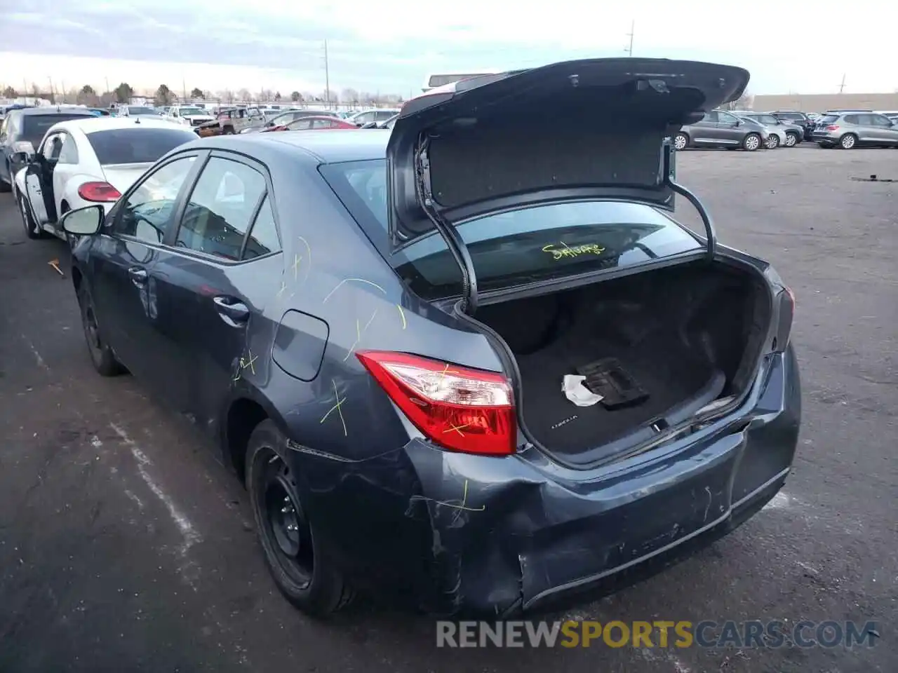 3 Photograph of a damaged car 2T1BURHE6KC239515 TOYOTA COROLLA 2019