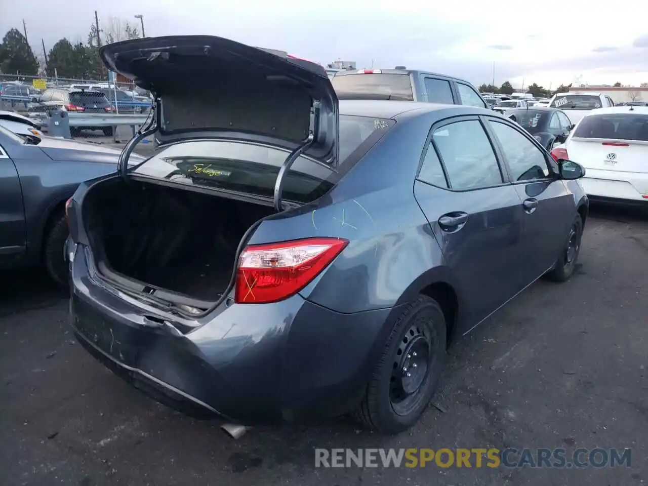 4 Photograph of a damaged car 2T1BURHE6KC239515 TOYOTA COROLLA 2019