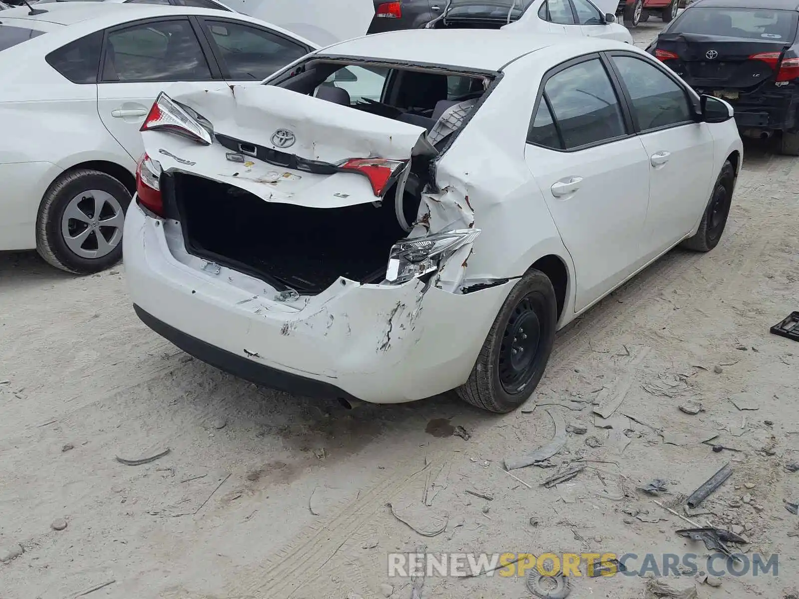 4 Photograph of a damaged car 2T1BURHE6KC240096 TOYOTA COROLLA 2019