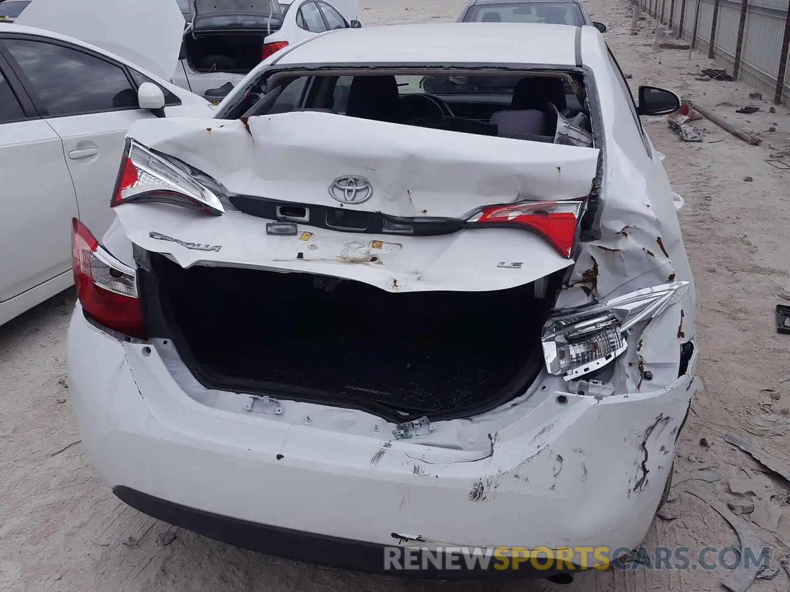 9 Photograph of a damaged car 2T1BURHE6KC240096 TOYOTA COROLLA 2019