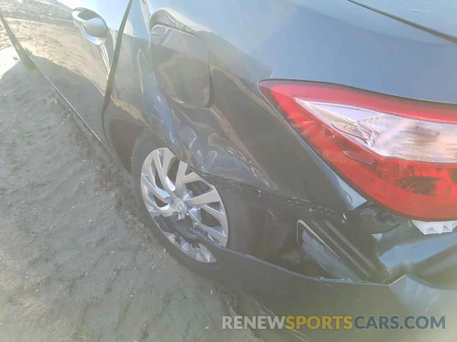 9 Photograph of a damaged car 2T1BURHE6KC240809 TOYOTA COROLLA 2019