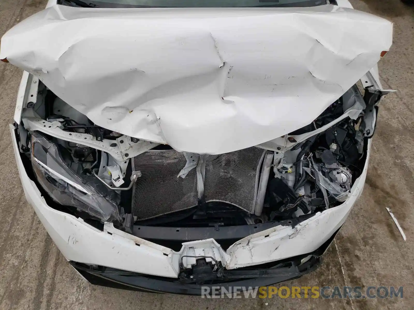 9 Photograph of a damaged car 2T1BURHE6KC240826 TOYOTA COROLLA 2019