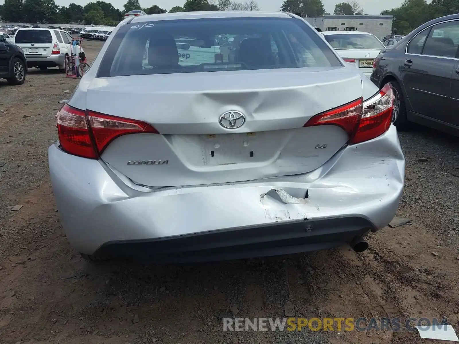 9 Photograph of a damaged car 2T1BURHE6KC240857 TOYOTA COROLLA 2019