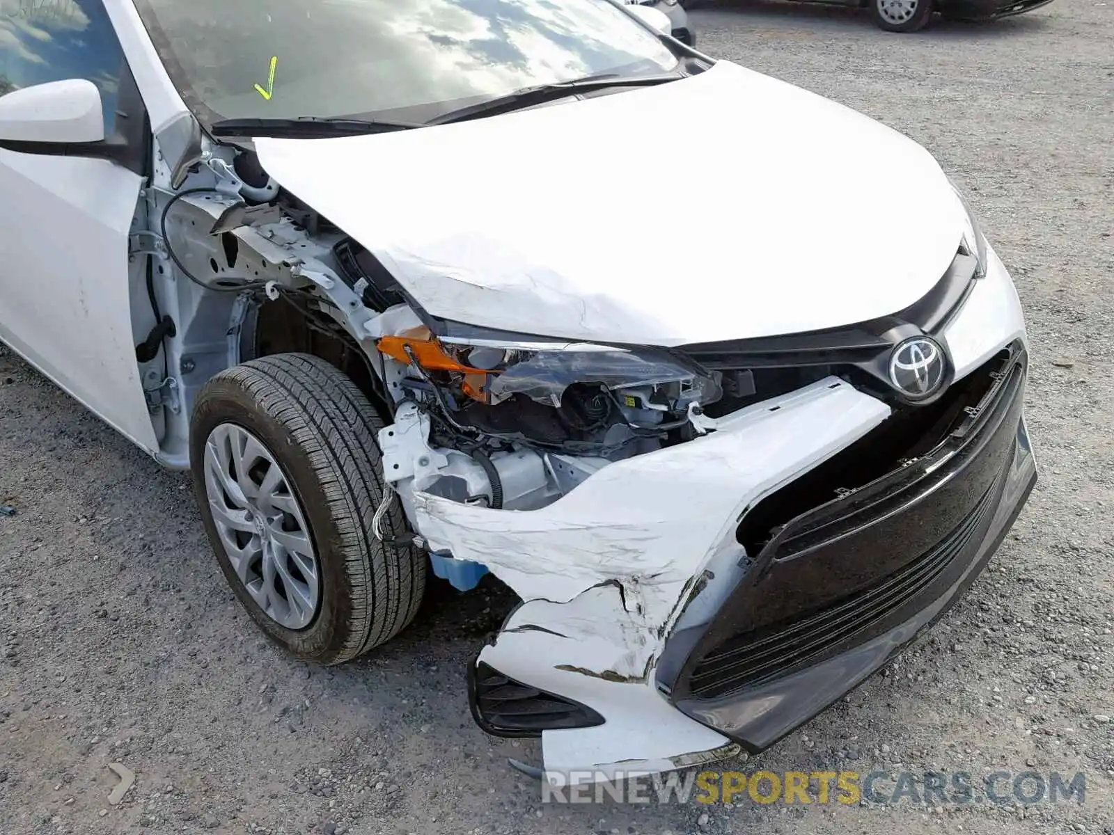 9 Photograph of a damaged car 2T1BURHE6KC242205 TOYOTA COROLLA 2019