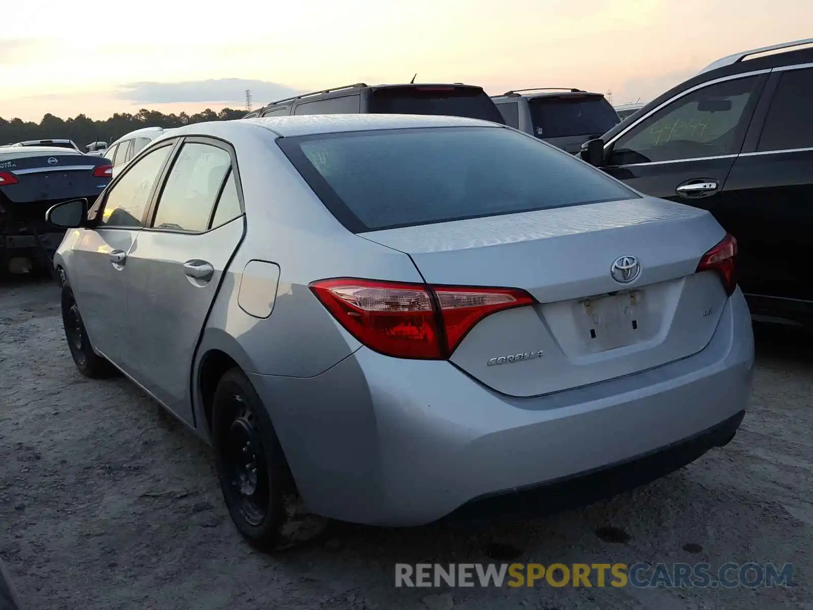 3 Photograph of a damaged car 2T1BURHE6KC242706 TOYOTA COROLLA 2019