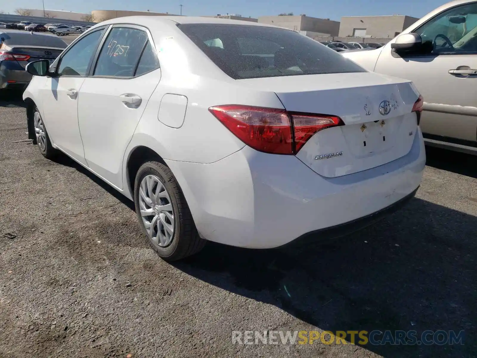 3 Photograph of a damaged car 2T1BURHE6KC242723 TOYOTA COROLLA 2019