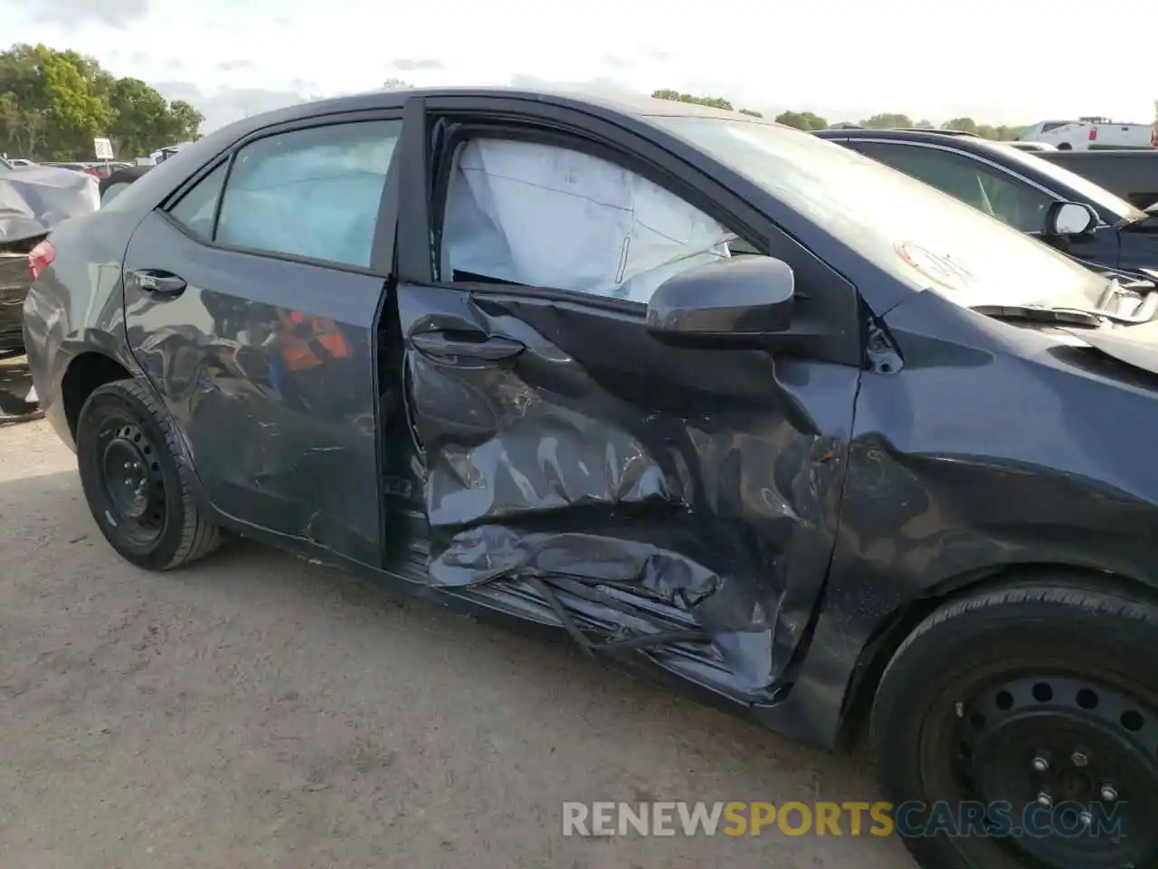 9 Photograph of a damaged car 2T1BURHE6KC243175 TOYOTA COROLLA 2019