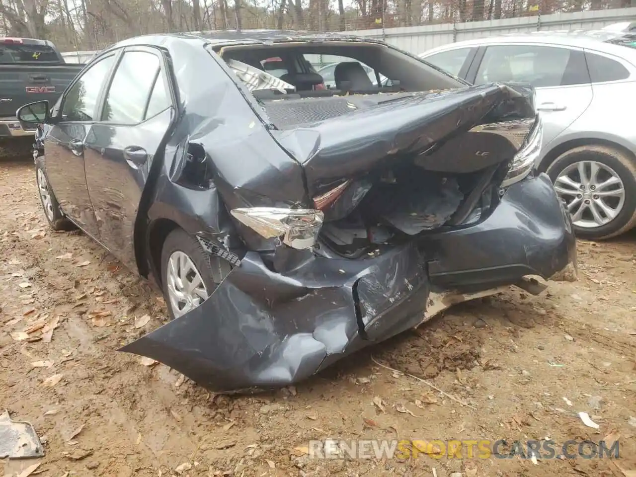 3 Photograph of a damaged car 2T1BURHE6KC243242 TOYOTA COROLLA 2019