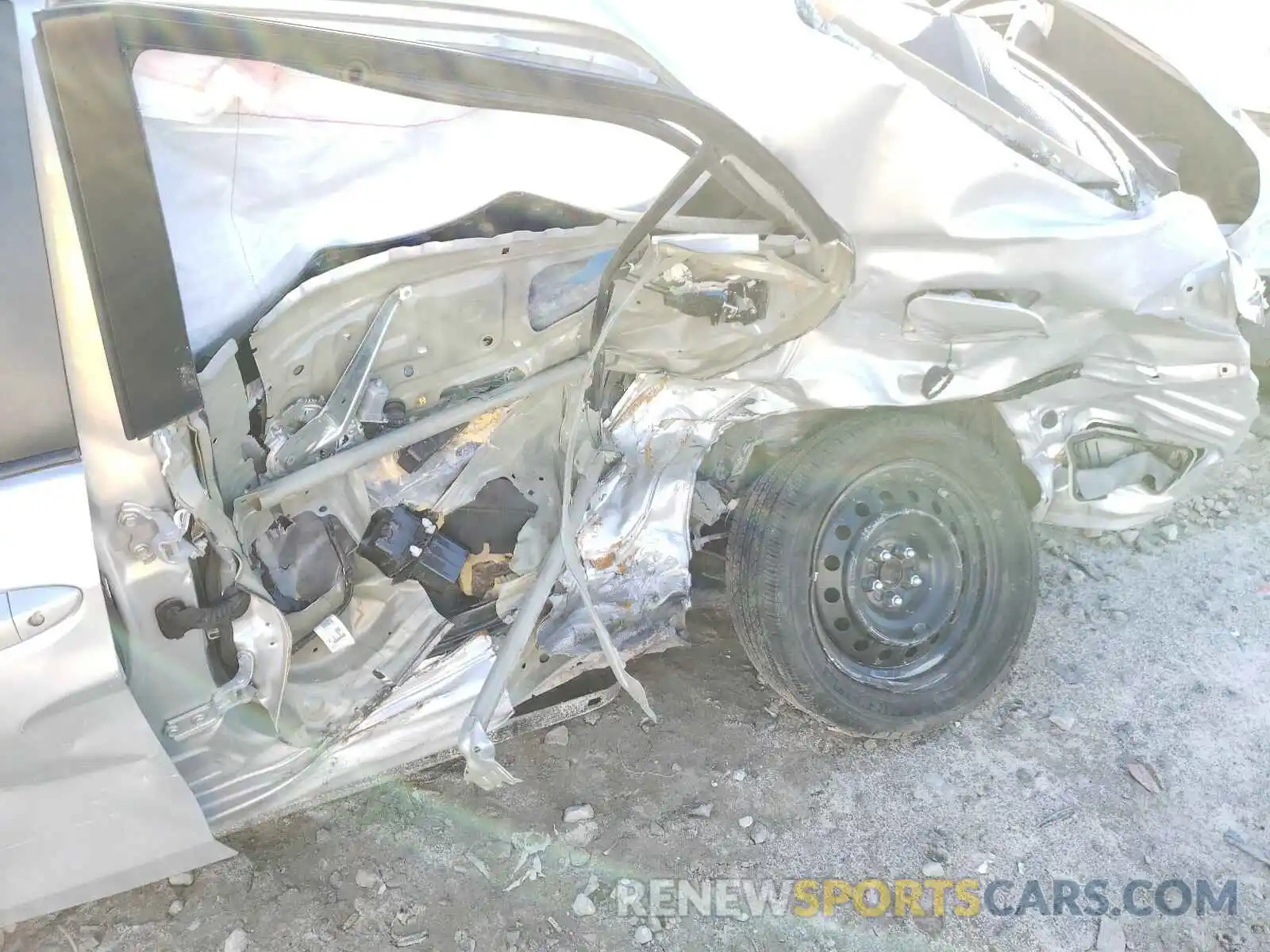 9 Photograph of a damaged car 2T1BURHE6KC245153 TOYOTA COROLLA 2019