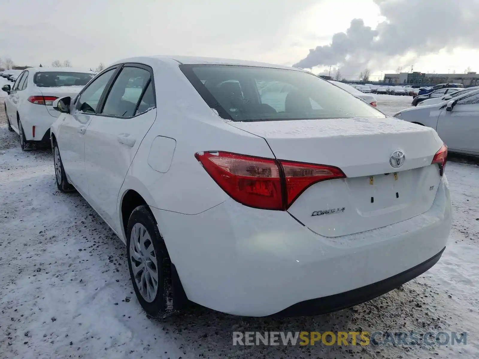 3 Photograph of a damaged car 2T1BURHE6KC246562 TOYOTA COROLLA 2019