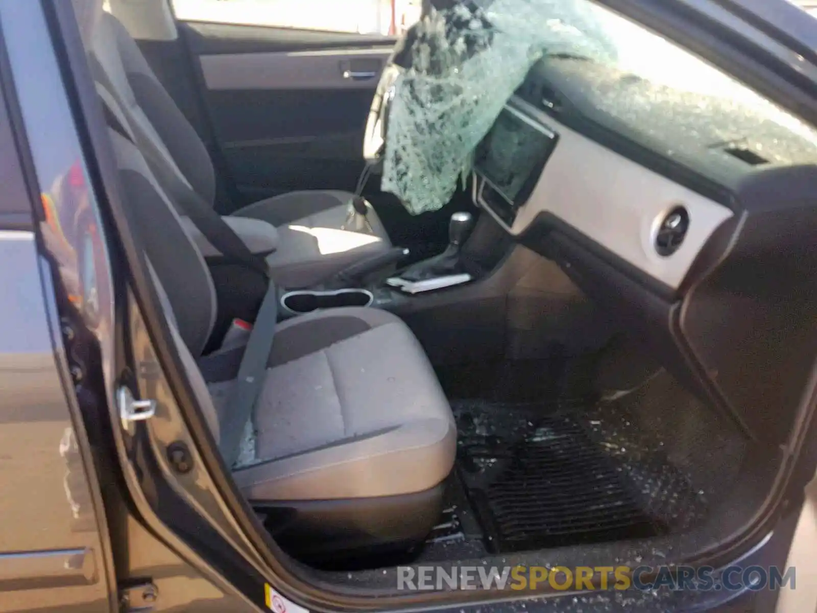 5 Photograph of a damaged car 2T1BURHE7KC126964 TOYOTA COROLLA 2019