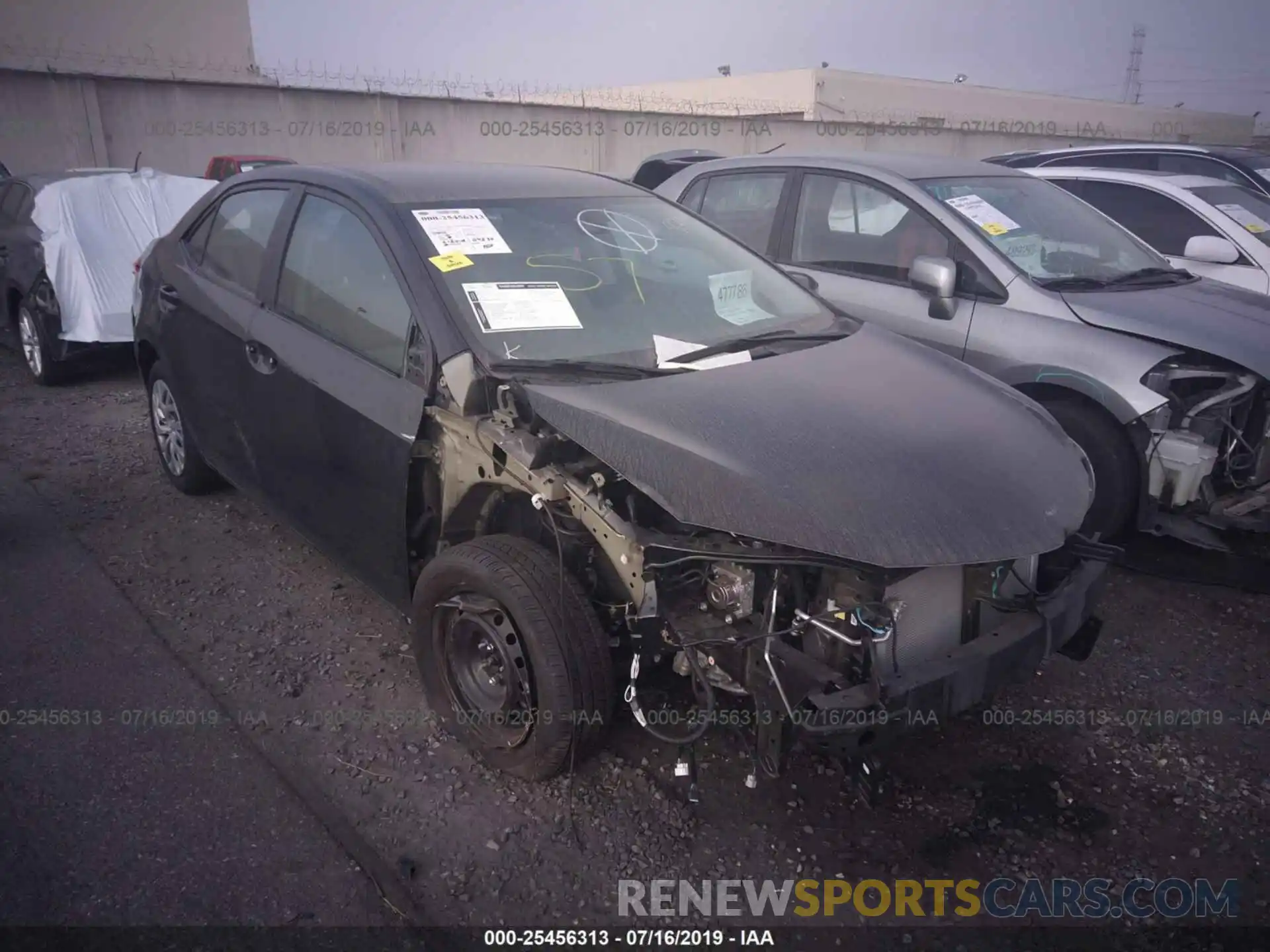 1 Photograph of a damaged car 2T1BURHE7KC135583 TOYOTA COROLLA 2019